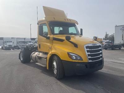 Freightliner Cascadia 126 Single Axle Day Cab Truck - 410HP, 12 Speed Automatic