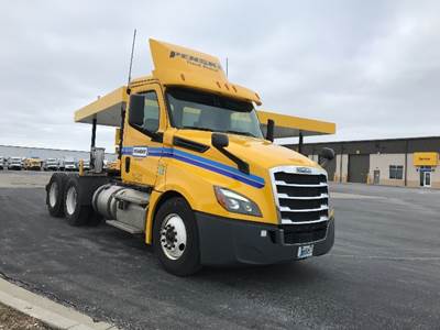Freightliner T12664ST Day Cab Truck - 435HP, 12 Speed Automatic