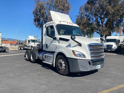 Freightliner Cascadia 126 Day Cab Truck - 435HP, 12 Speed Automatic