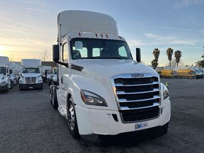 Freightliner Cascadia 126 Day Cab Truck - 455HP, 12 Speed Automatic
