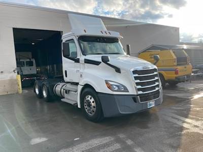 Freightliner T12664ST Day Cab Truck - 435HP, 12 Speed Automatic