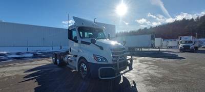 Freightliner Cascadia 126 Day Cab Truck - 435HP, 12 Speed Automatic