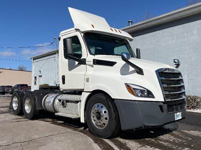Freightliner Cascadia 126 Day Cab Truck - 435HP, 12 Speed Automatic