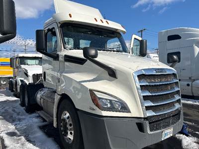 Freightliner Cascadia 126 Day Cab Truck - 435HP, 12 Speed Automatic