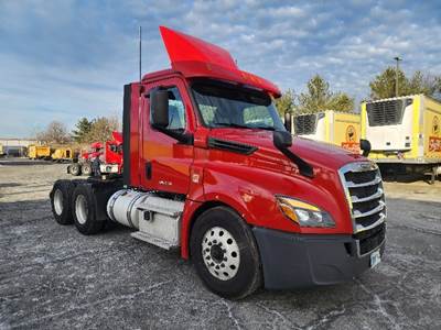 Freightliner Cascadia 126 Day Cab Truck - 450HP, 12 Speed Automatic