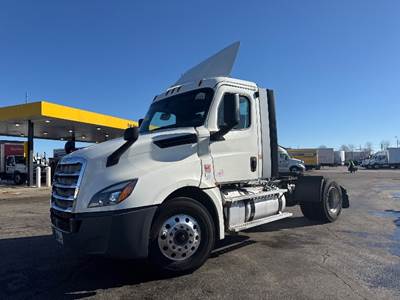 Freightliner Cascadia 126 Single Axle Day Cab Truck - 410HP, 12 Speed Automatic