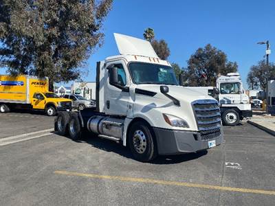 Freightliner Cascadia 126 Day Cab Truck - 435HP, 12 Speed Automatic