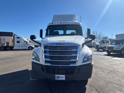Freightliner Cascadia 126 Day Cab Truck - 435HP, 12 Speed Automatic