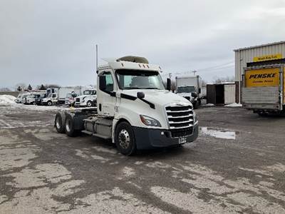 Freightliner Cascadia 126 Day Cab Truck - 455HP, 12 Speed Automatic