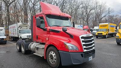 Freightliner Cascadia 126 Day Cab Truck - 450HP, 12 Speed Automatic