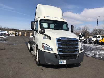 Freightliner Cascadia 126 Day Cab Truck - 435HP, 12 Speed Automatic