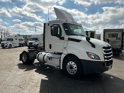 Freightliner Cascadia 126 Single Axle Day Cab Truck - 410HP, 12 Speed Automatic