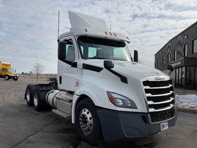 Freightliner Cascadia 126 Day Cab Truck - 435HP, 10 Speed Manual