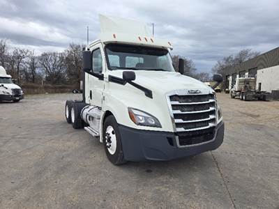 Freightliner Cascadia 126 Day Cab Truck - 435HP, 12 Speed Automatic