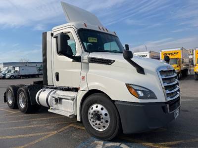Freightliner Cascadia 126 Day Cab Truck - 435HP, 12 Speed Automatic