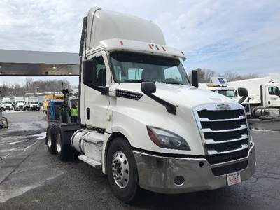 Freightliner Cascadia 126 Day Cab Truck - 450HP, 10 Speed Manual
