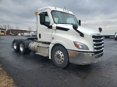 Freightliner Cascadia 126 Day Cab Truck - 455HP, 12 Speed Automatic