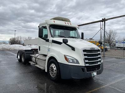 Freightliner Cascadia 126 Day Cab Truck - 455HP, 12 Speed Automatic