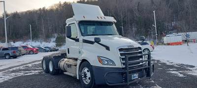 Freightliner Cascadia 126 Day Cab Truck - 435HP, 12 Speed Automatic