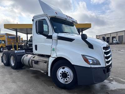 Freightliner T12664ST Day Cab Truck - 435HP, 12 Speed Automatic