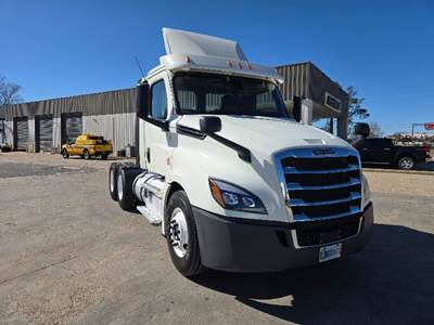 Freightliner Cascadia 126 Day Cab Truck - 435HP, 12 Speed Automatic