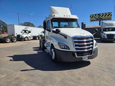 Freightliner Cascadia 126 Day Cab Truck - 435HP, 12 Speed Automatic