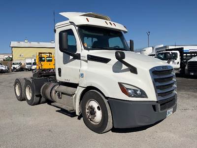 Freightliner Cascadia 126 Day Cab Truck - 435HP, 12 Speed Automatic