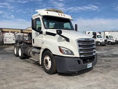 Freightliner Cascadia 126 Day Cab Truck - 435HP, 12 Speed Automatic