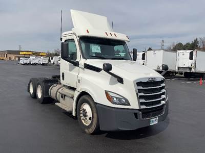 Freightliner T12664ST Day Cab Truck - 435HP, 12 Speed Automatic