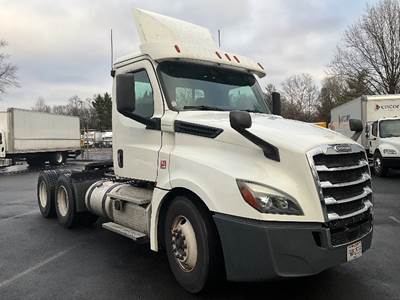 Freightliner Cascadia 126 Day Cab Truck - 435HP, 12 Speed Automatic
