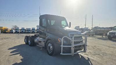 Freightliner Cascadia 126 Day Cab Truck - 455HP, 12 Speed Automatic