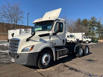 Freightliner Cascadia 126 Day Cab Truck - 435HP, 12 Speed Automatic