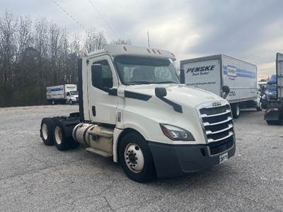 Freightliner Cascadia 126 Day Cab Truck - 455HP, 12 Speed Automatic