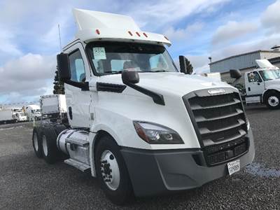 Freightliner Cascadia 126 Day Cab Truck - Cummins 400HP, 13 Speed Automatic