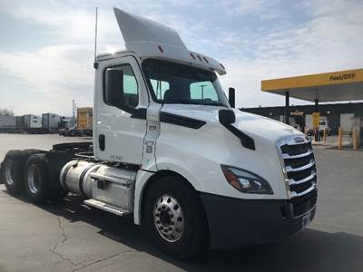 Freightliner Cascadia 126 Day Cab Truck - 435HP, 12 Speed Automatic