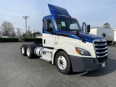 Freightliner Cascadia 126 Day Cab Truck - 455HP, 12 Speed Automatic