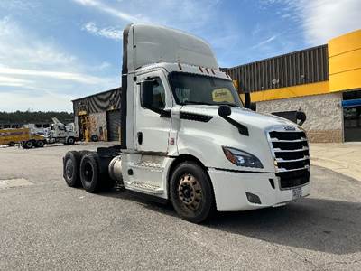 Freightliner Cascadia 126 Day Cab Truck - 455HP, 12 Speed Automatic