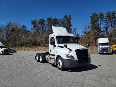 Freightliner Cascadia 126 Day Cab Truck - Cummins 400HP, 13 Speed Automatic