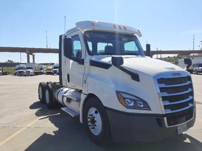 Freightliner Cascadia 126 Day Cab Truck - 435HP, 12 Speed Automatic