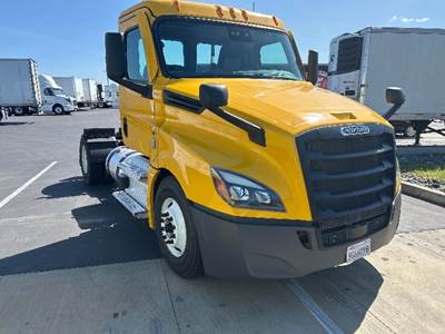 Freightliner Cascadia 126 Single Axle Day Cab Truck - 410HP, 12 Speed Automatic
