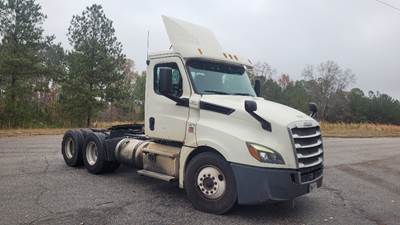 Freightliner Cascadia 126 Day Cab Truck - 435HP, 12 Speed Automatic