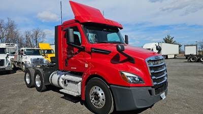 Freightliner Cascadia 126 Day Cab Truck - 450HP, 12 Speed Automatic