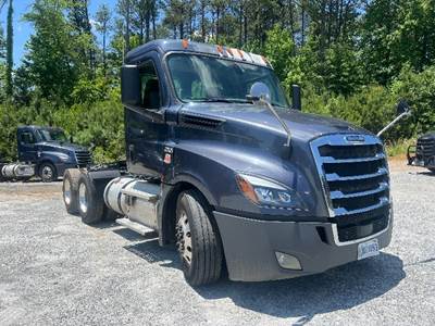 Freightliner T12664ST Day Cab Truck - 455HP, 12 Speed Automatic