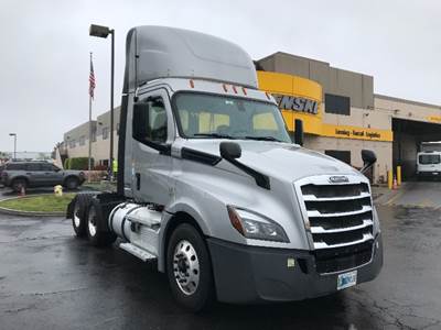 Freightliner Cascadia 126 Day Cab Truck - 455HP, 12 Speed Automatic