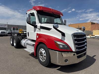 Freightliner Cascadia 126 Day Cab Truck - 475HP, 12 Speed Automatic