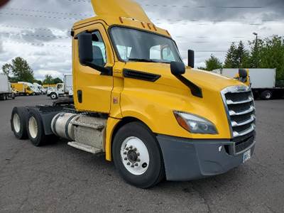 Freightliner Cascadia 126 Day Cab Truck - 450HP, 12 Speed Automatic