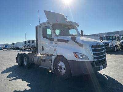 Freightliner T12664ST Day Cab Truck - 435HP, 12 Speed Automatic