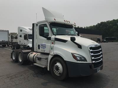 Freightliner T12664ST Day Cab Truck - 435HP, 12 Speed Automatic