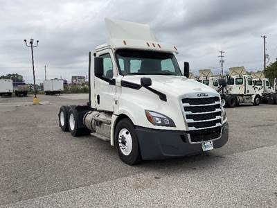 Freightliner Cascadia 126 Day Cab Truck - 435HP, 12 Speed Automatic