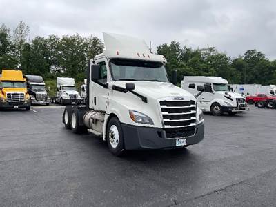 Freightliner Cascadia 126 Day Cab Truck - 435HP, 12 Speed Automatic